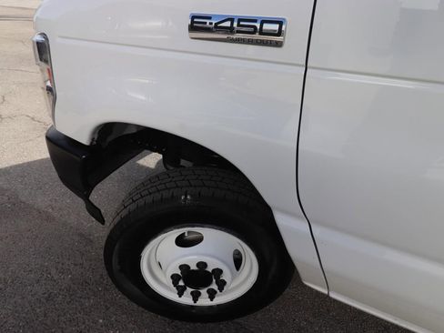 Certified 2022 Ford E-450 and Econoline 450 Super Duty w/ Power Windows & Locks Group image 6