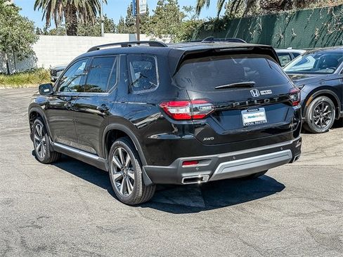 New 2025 Honda Pilot Touring image 7