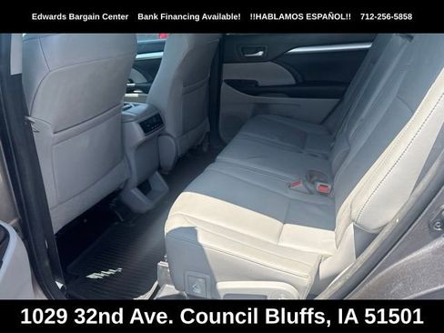 Used 2016 Toyota Highlander XLE AWD/4WD image 12