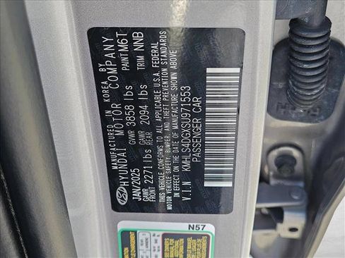 Used 2025 Hyundai Elantra SEL FWD image 28