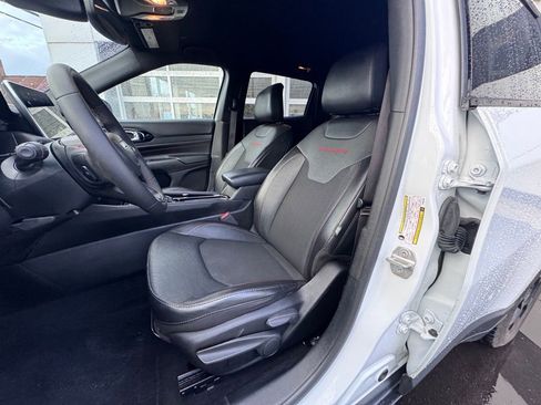 Used 2023 Jeep Compass Trailhawk image 14