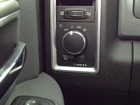 Used 2019 RAM 1500 Classic SLT w/ Luxury Group AWD/4WD image 18