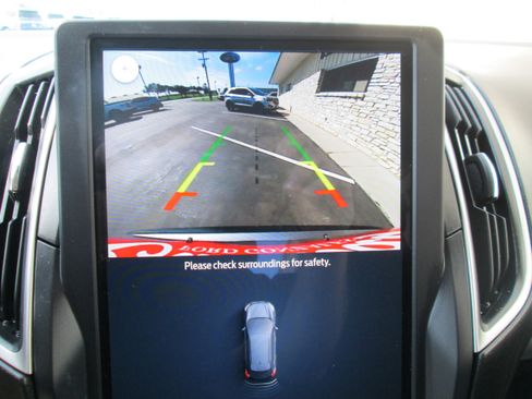 Used 2022 Ford Edge SEL image 17