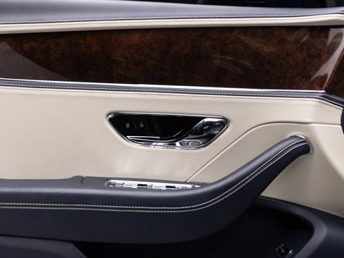 Used 2021 Bentley Flying Spur W12 image 42