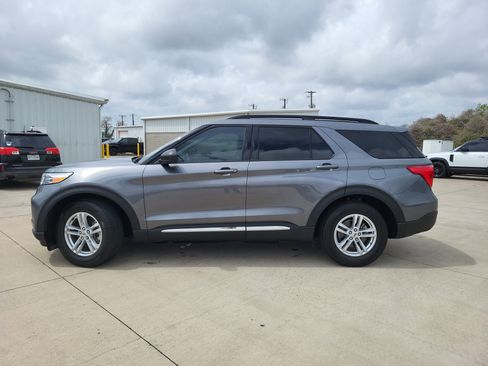 Used 2024 Ford Explorer XLT w/ Equipment Group 202A RWD image 8