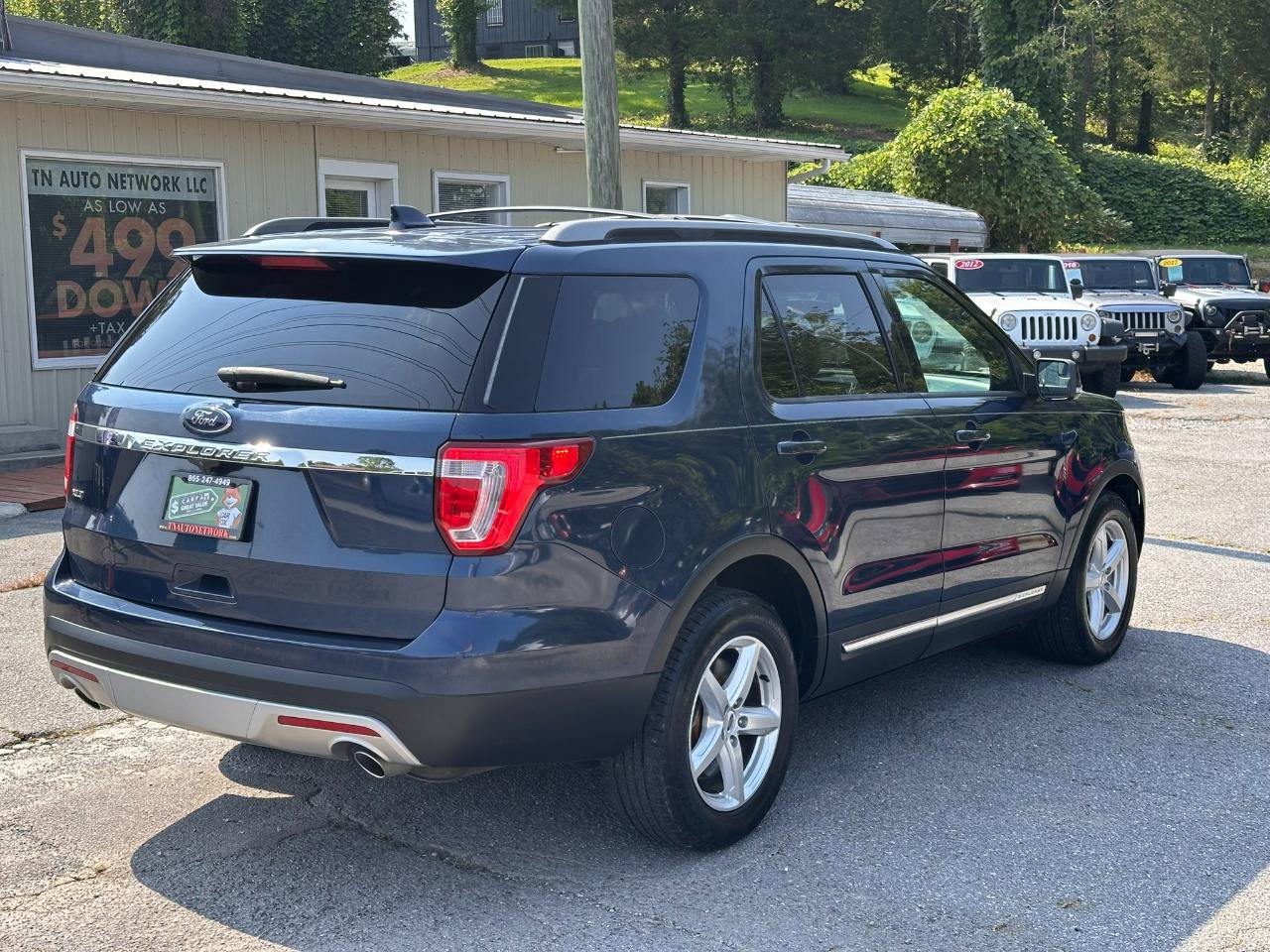 Used 2017 Ford Explorer XLT FWD image 5