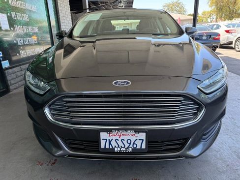 Used 2015 Ford Fusion SE FWD image 12
