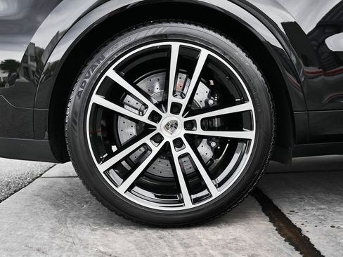 Used 2026 Porsche Cayenne Turbo AWD/4WD image 22