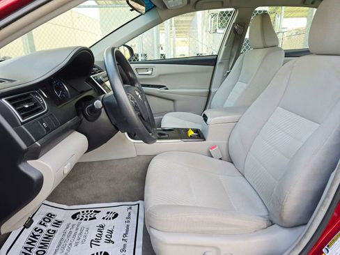 Used 2017 Toyota Camry LE FWD image 14