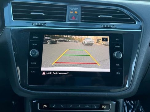 Used 2020 Volkswagen Tiguan SE R-Line image 24