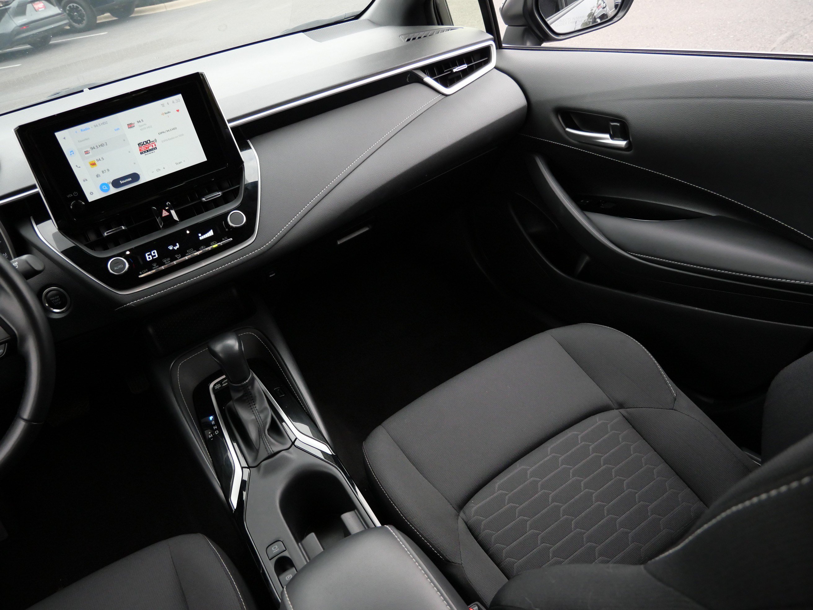 Used 2025 Toyota Corolla SE FWD image 11