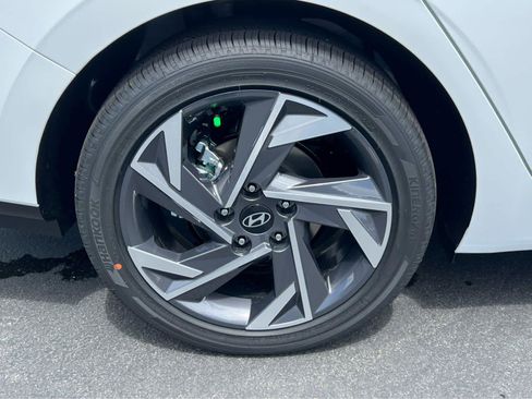 New 2026 Hyundai Elantra Limited FWD image 15