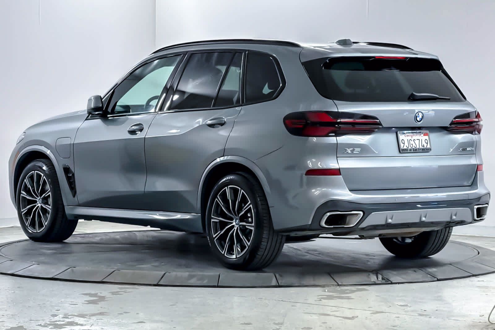 Used 2024 BMW X5 xDrive50e w/ M Sport Package AWD/4WD image 6