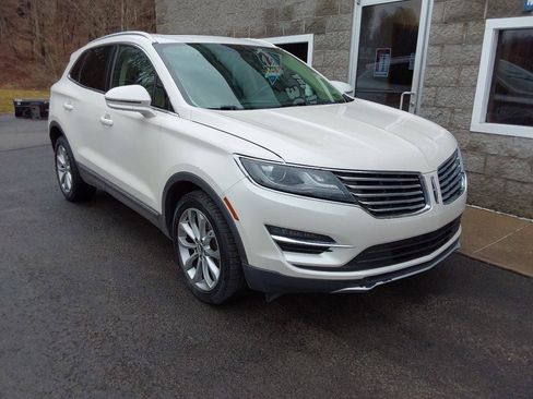 Used 2017 Lincoln MKC Select w/ Select Plus Package AWD/4WD image 2