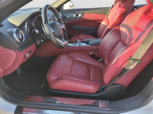Used 2018 Mercedes-Benz SL 550 image 10