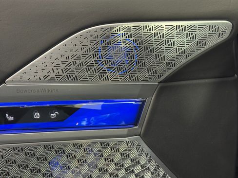 Used 2023 BMW 760i xDrive w/ Executive Package image 19