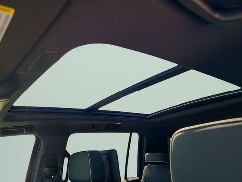 New 2026 Chevrolet Suburban Premier AWD/4WD image 17