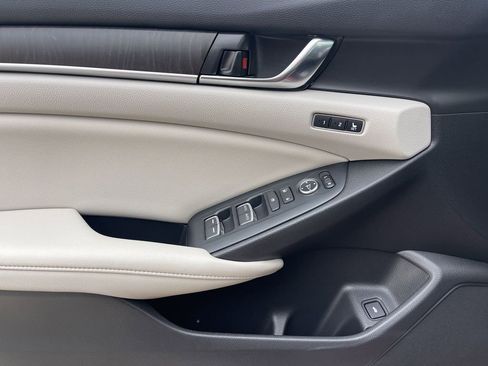 Used 2020 Honda Accord Touring image 22
