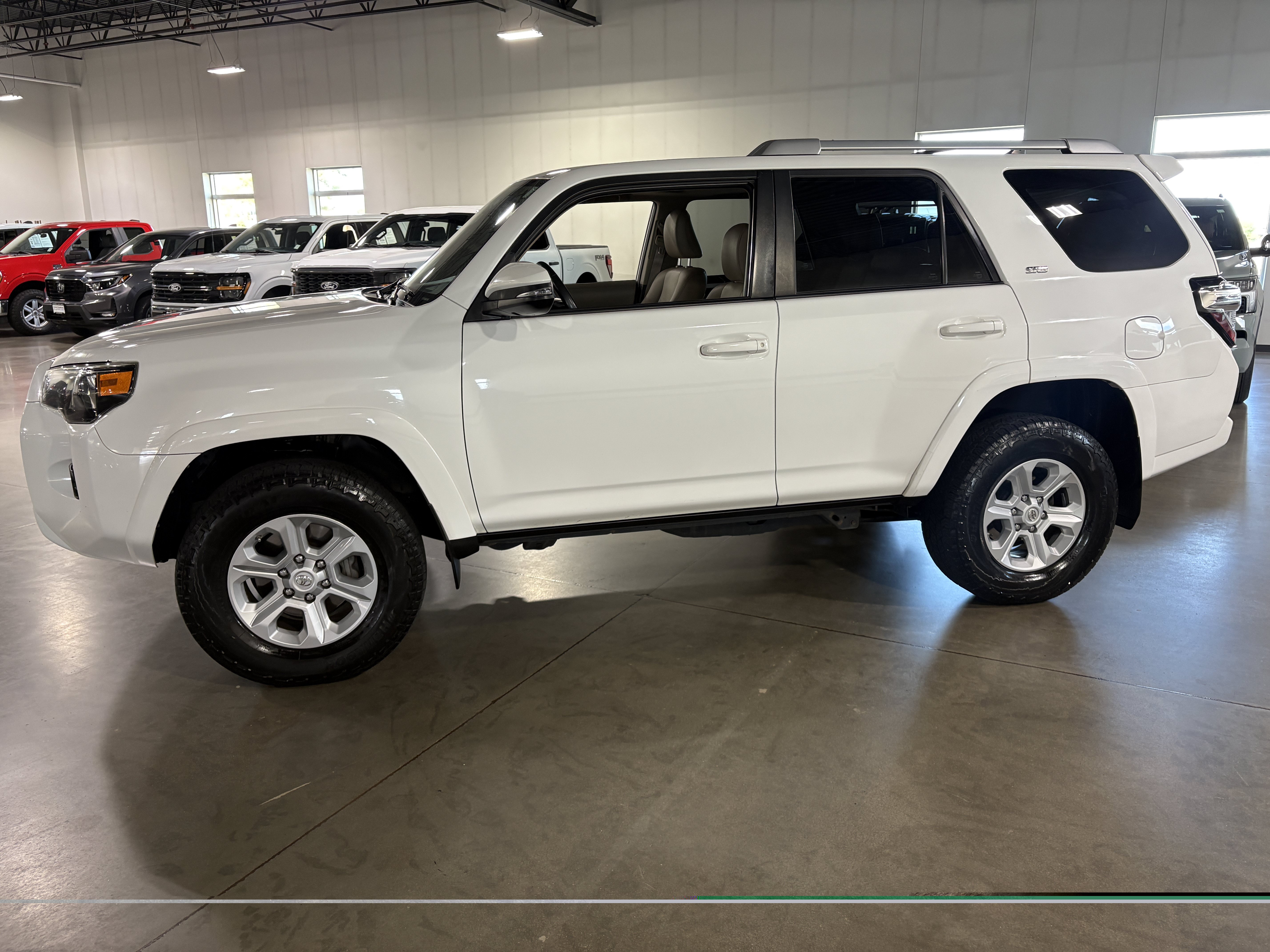 Used 2018 Toyota 4Runner SR5 Premium AWD/4WD image 3