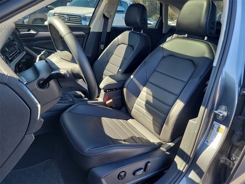 Used 2022 Volkswagen Jetta SE image 16