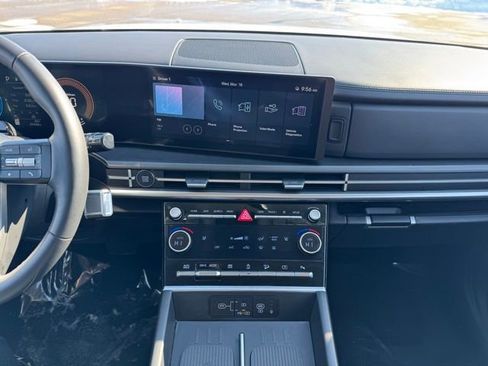 Used 2025 Hyundai Santa Fe SEL image 2