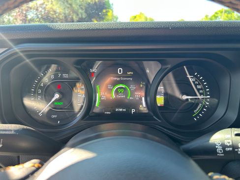 Used 2024 Jeep Wrangler Unlimited AWD/4WD image 16