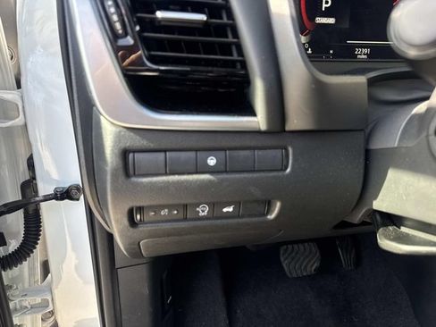 Used 2026 Nissan Rogue SL FWD image 20