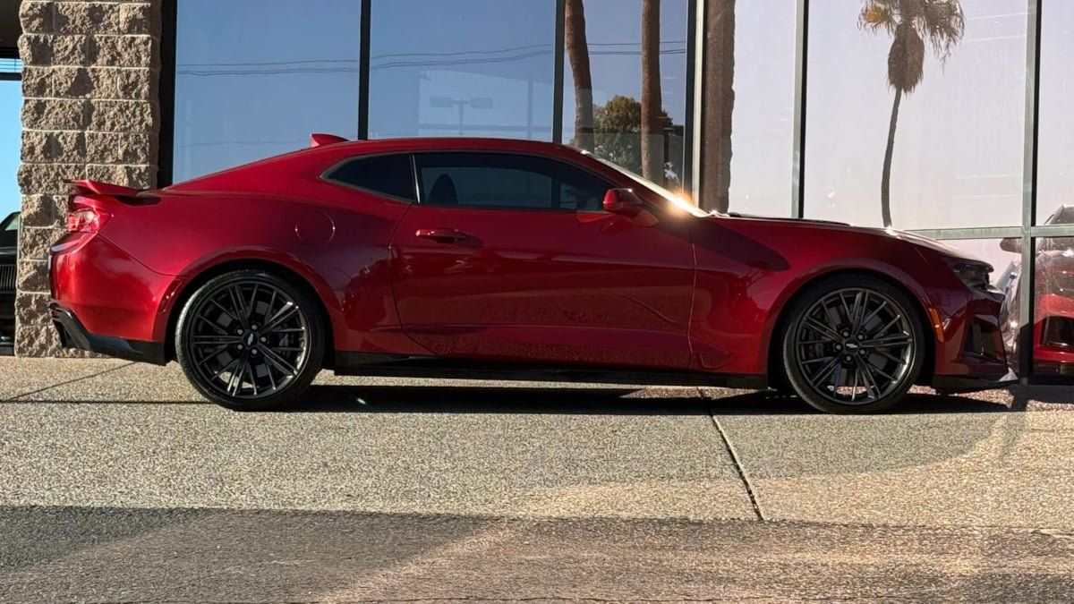 Used 2018 Chevrolet Camaro ZL1 RWD image 15