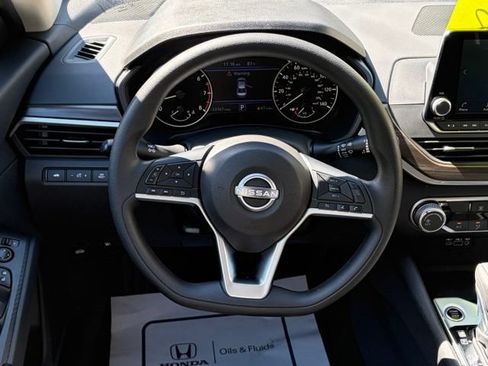 Used 2024 Nissan Altima 2.5 SV AWD/4WD image 36