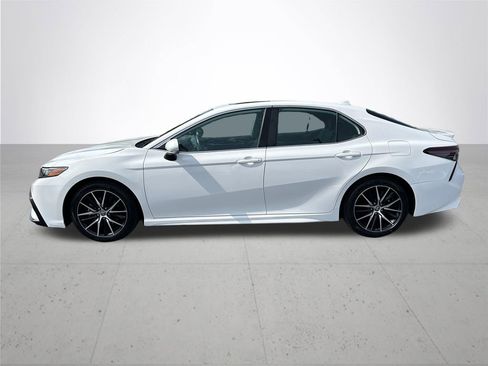 Used 2023 Toyota Camry SE AWD/4WD image 10