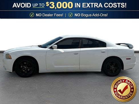 Used 2013 Dodge Charger SE RWD image 2