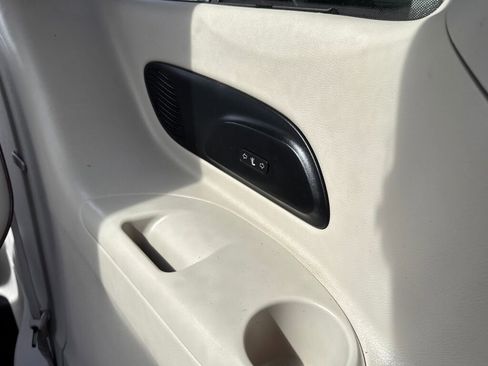 Used 2017 Chrysler Pacifica Limited image 51