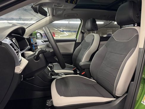 New 2025 Volkswagen Taos SE image 19