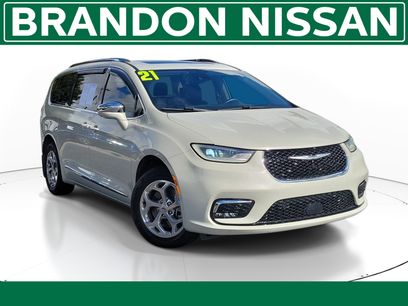 Used 2021 Chrysler Pacifica Limited w/ Uconnect Theater Family Group