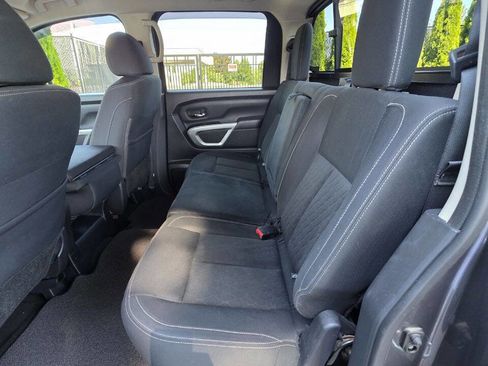 Used 2019 Nissan Titan SV image 10