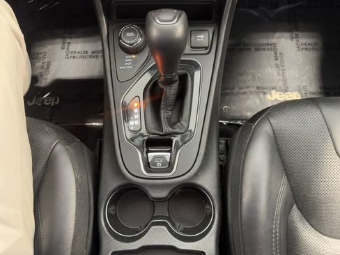 Used 2019 Jeep Cherokee Limited AWD/4WD image 42