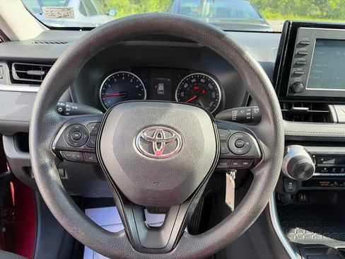 Used 2019 Toyota RAV4 LE AWD/4WD image 11