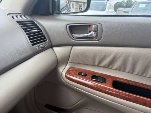 Used 2004 Toyota Camry LE FWD image 21