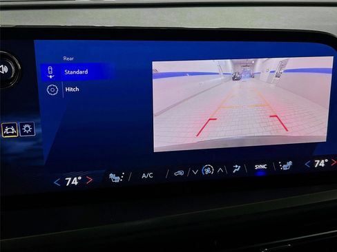 Used 2025 Chevrolet Traverse LT image 15