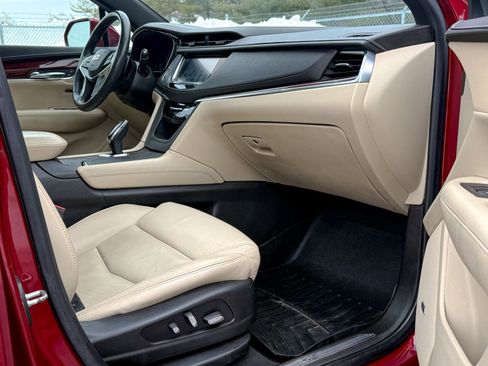 Used 2018 Cadillac XT5 Luxury w/ Driver Awareness Package image 10