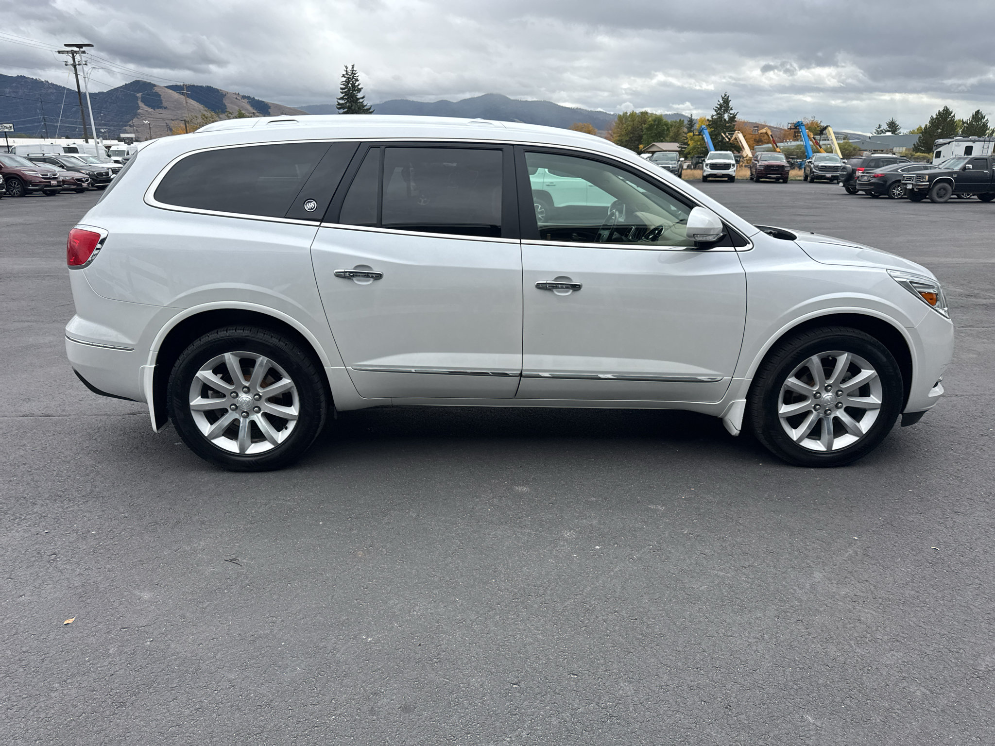 Used 2017 Buick Enclave Premium w/ Experience Buick Package AWD/4WD image 4