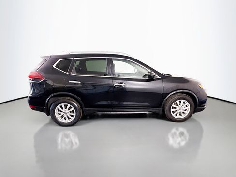 Used 2018 Nissan Rogue SV image 11