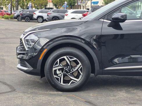 Used 2025 Kia Sportage LX FWD image 23