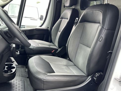 Used 2025 RAM ProMaster 2500 w/ Convenience Group FWD image 18