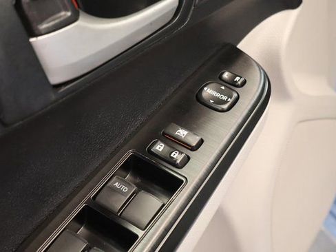 Used 2012 Toyota Camry SE image 16