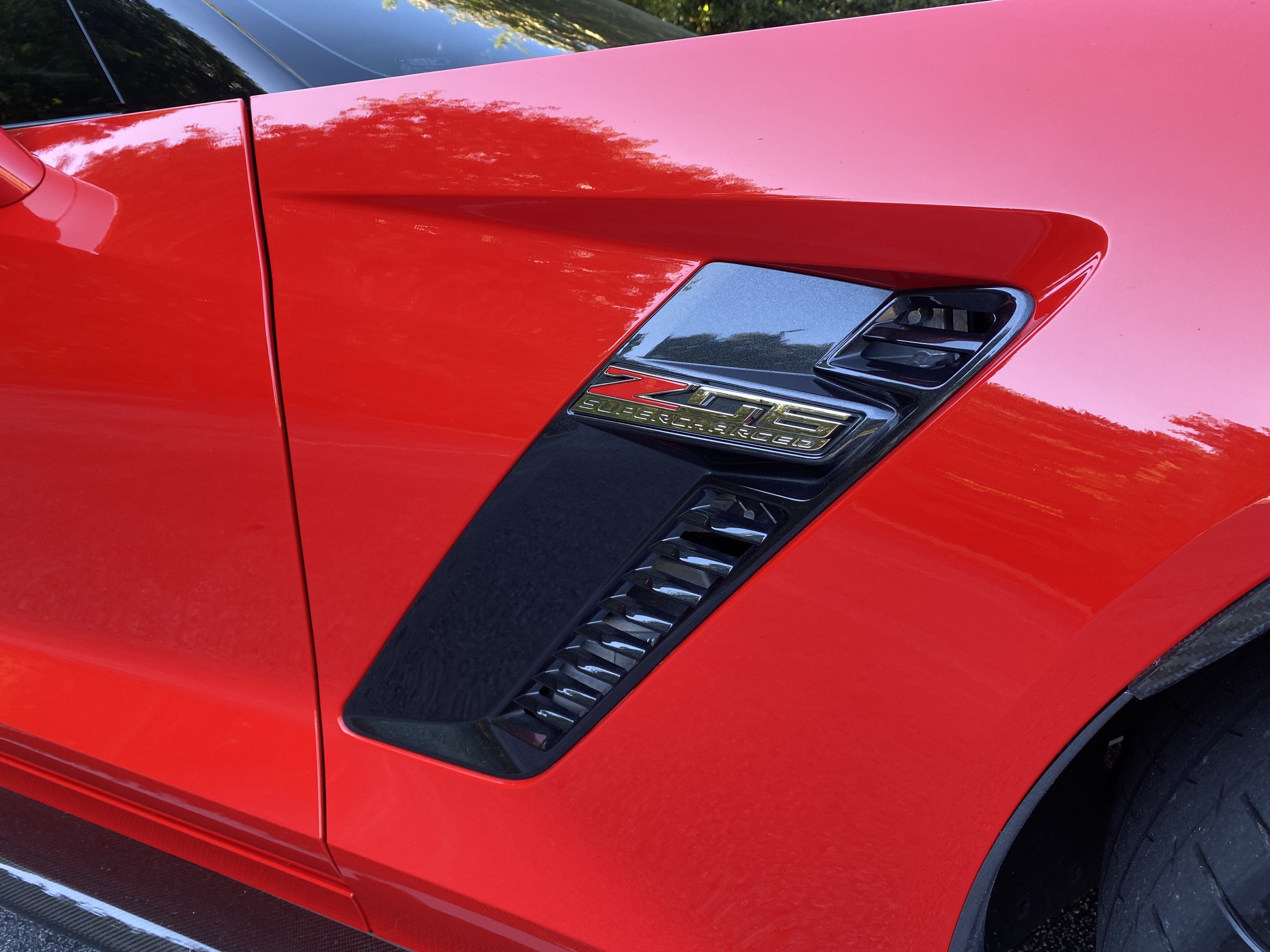Used 2015 Chevrolet Corvette Z06 w/ 3LZ Preferred Equipment Group RWD image 39