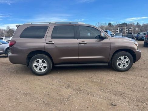 Used 2019 Toyota Sequoia SR5 image 7