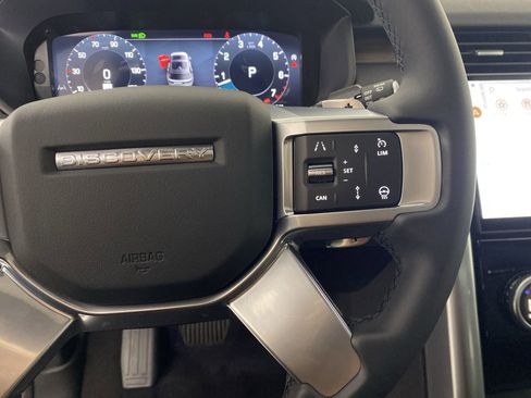 Used 2025 Land Rover Discovery S AWD/4WD image 20
