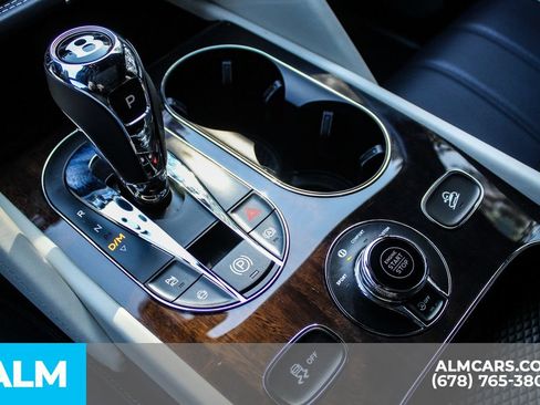 Used 2024 Bentley Bentayga AWD/4WD image 34