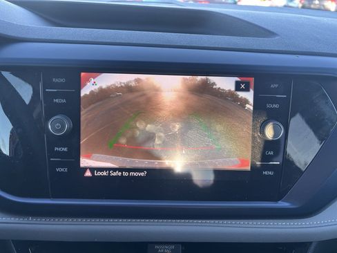 Used 2024 Volkswagen Taos SE image 12